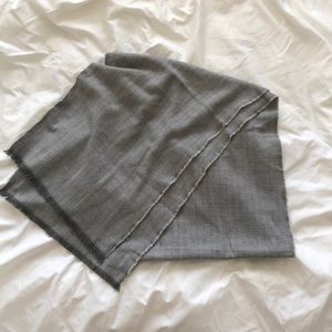grey banana republic scarf!
